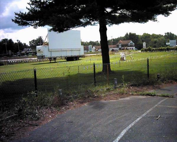 Kens Diner Drive-In Theatre - Kens Carhop Di From Gary Flinn (newer photo)